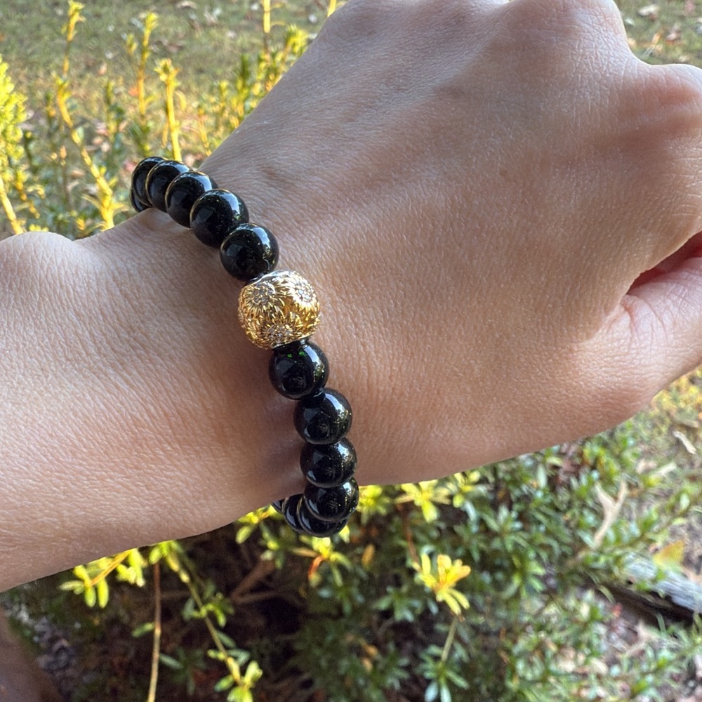 Sophisticated Black and Gold Beaded Bracelet
